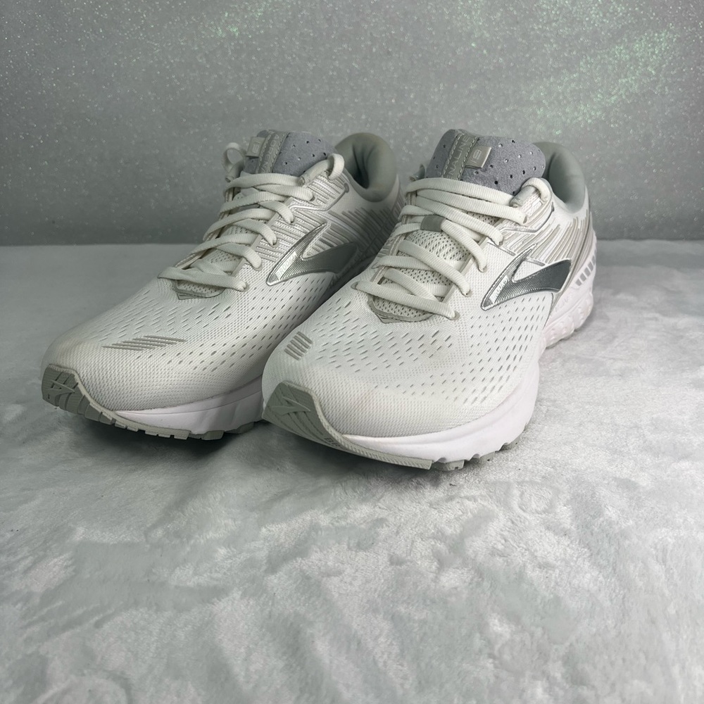 White brooks size 11.5 for women